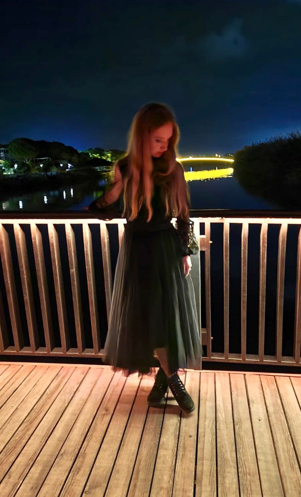 Veronika Sizova Ⓒ The Waves of Poetry  2018-2022